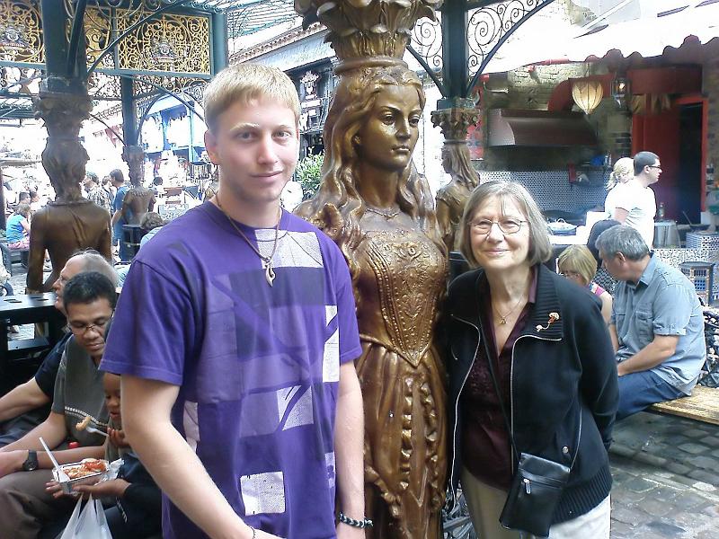 DSC00521 Oz & Helena in Camden Market.jpg